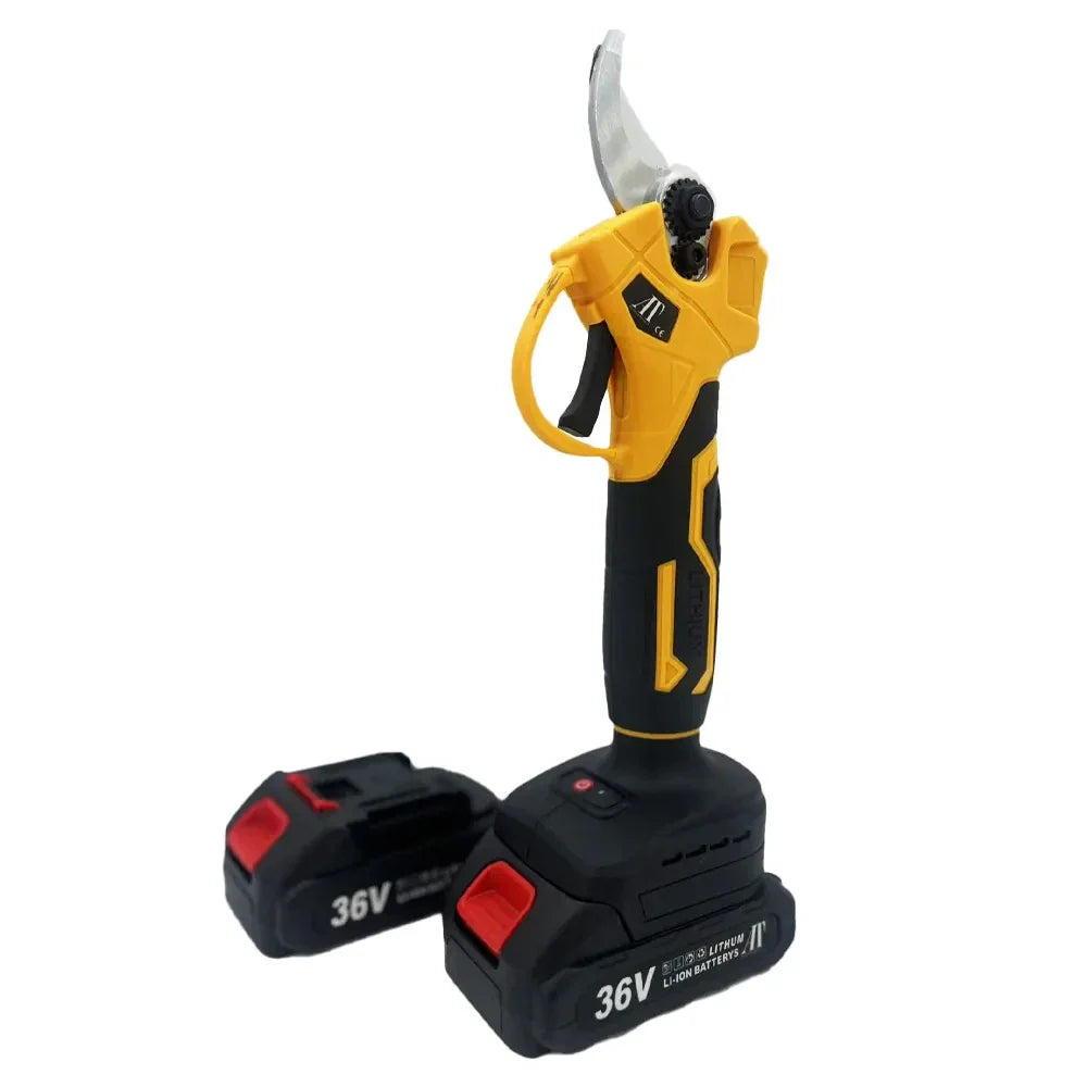 Pachet Profesional AT PERFORMANCE® – Foarfecă Electrică 36V + Mini Fierăstrău Electric 36V cu Lanț 6 inch”, 4 Acumulatori, 2 Încărcătoare și 2 Valize de Transport