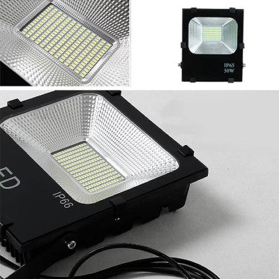 Proiector LED AT PERFORMANCE®, cu panou solar de  50W.