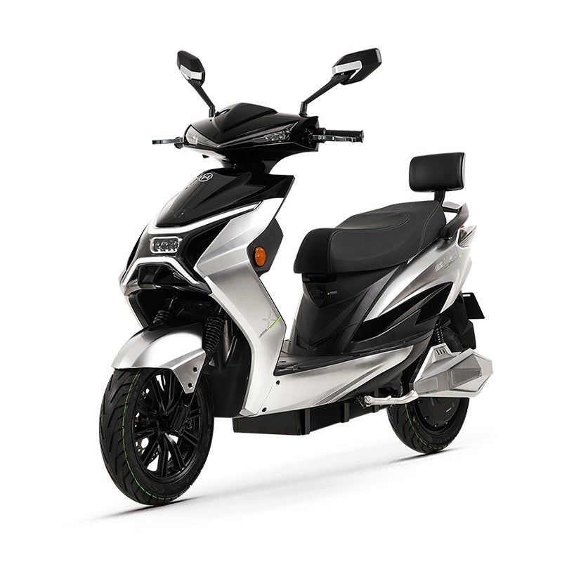 Scuter Electric Nmoto X1 Gri cu Motor Bosch 2020W – Viteză Max. 45 km/h, Autonomie 75 km, Dimensiuni 1750×570×1140mm, Greutate 80Kg, Portbagaj Detașabil, Alb/Negru Carte RAR (C.I.V) + CADOU Tricou N-Moto