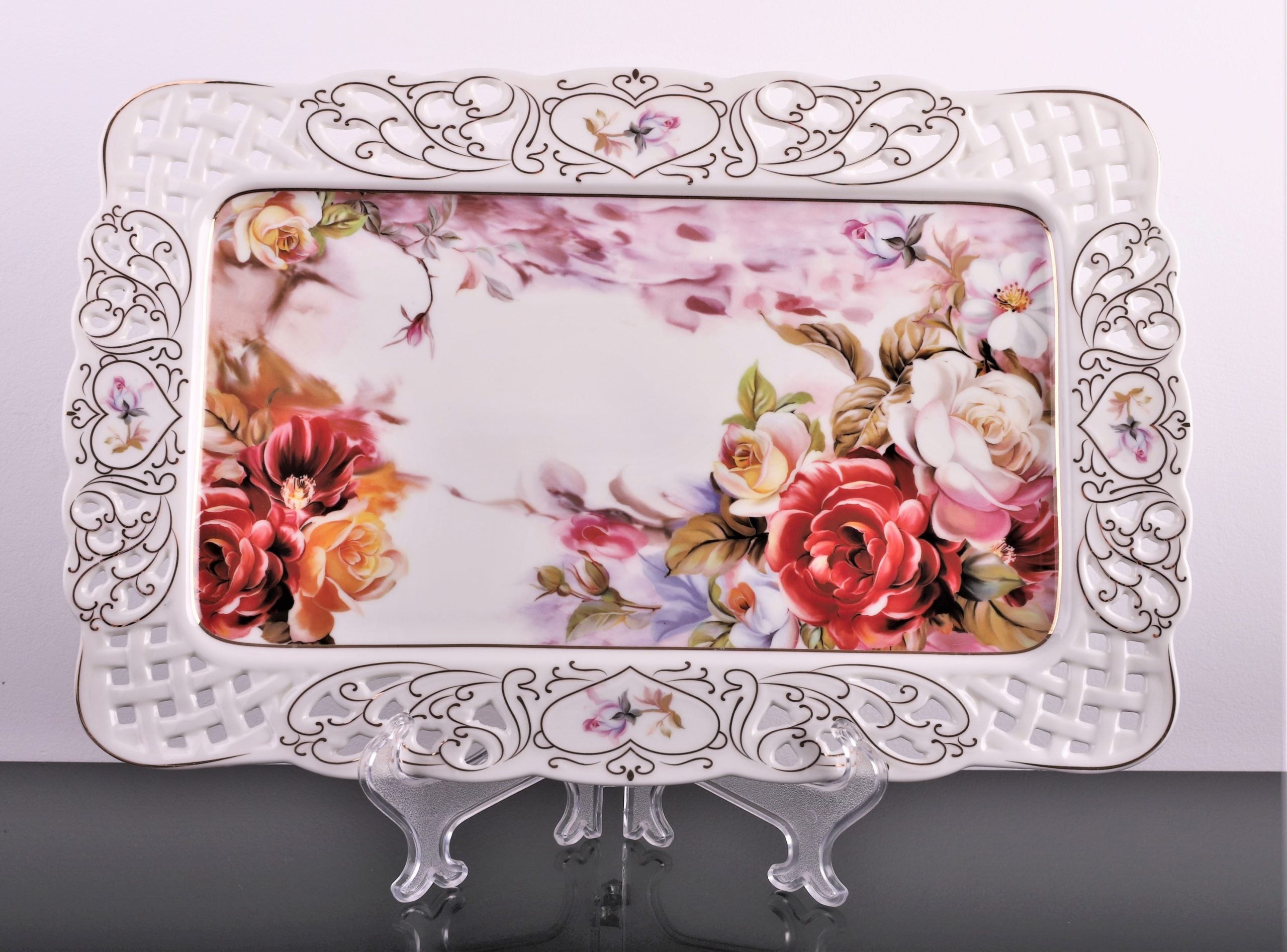 Platou din ceramica cu model in relief